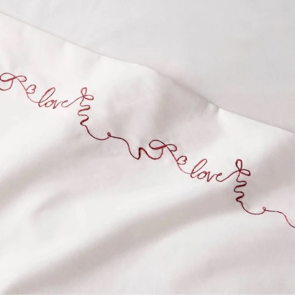 QUEEN Performance Sheet Set Ivory with LOVE Detailed Hem Valentine's Day NEW